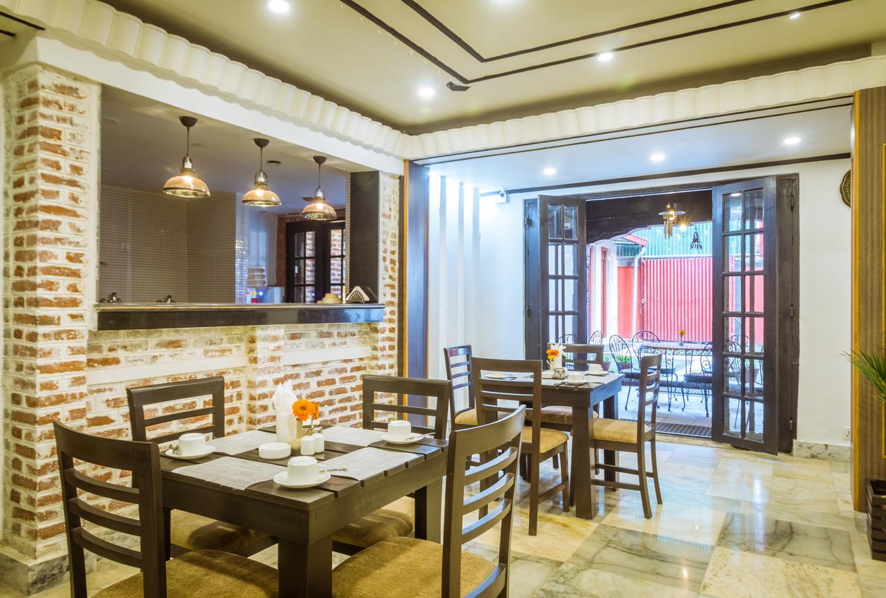 Harati Manor Inn Катманду Екстериор снимка